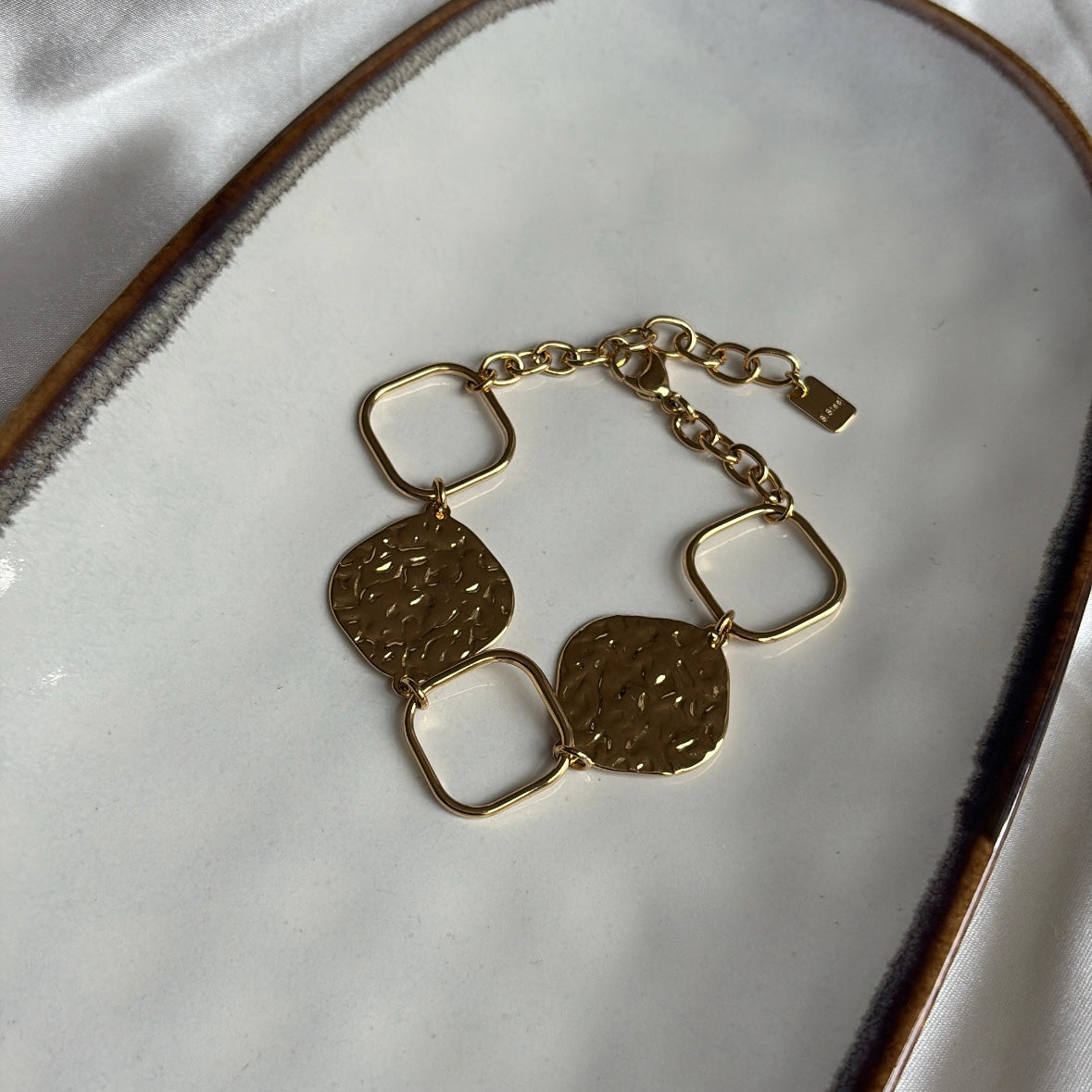 LaLunaTheLabel AMAmali Gold Armband