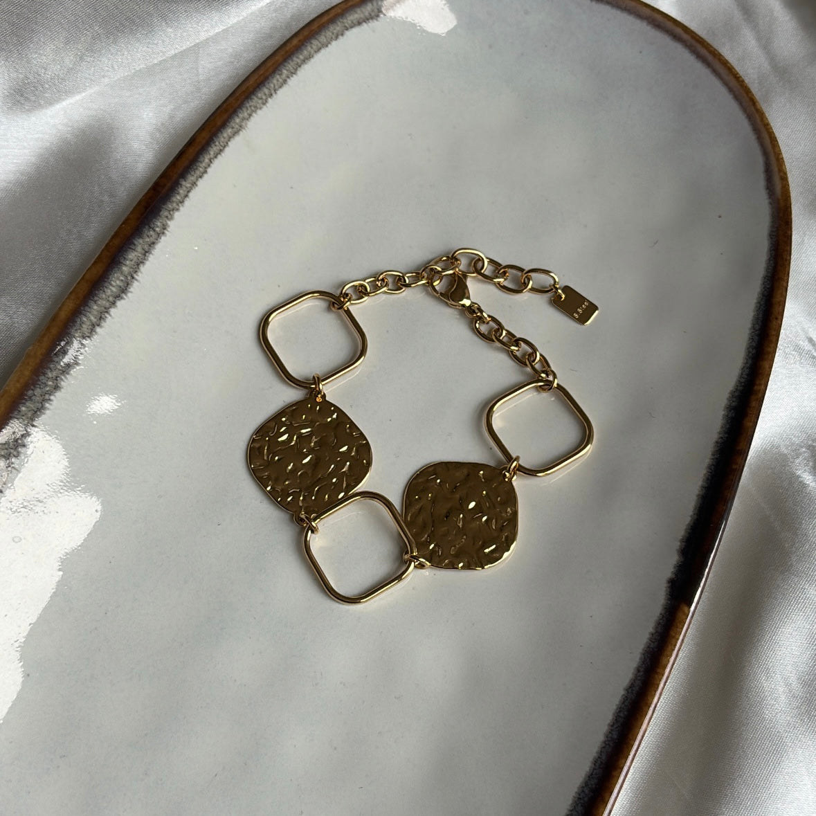LaLunaTheLabel AMAmali Gold Armband